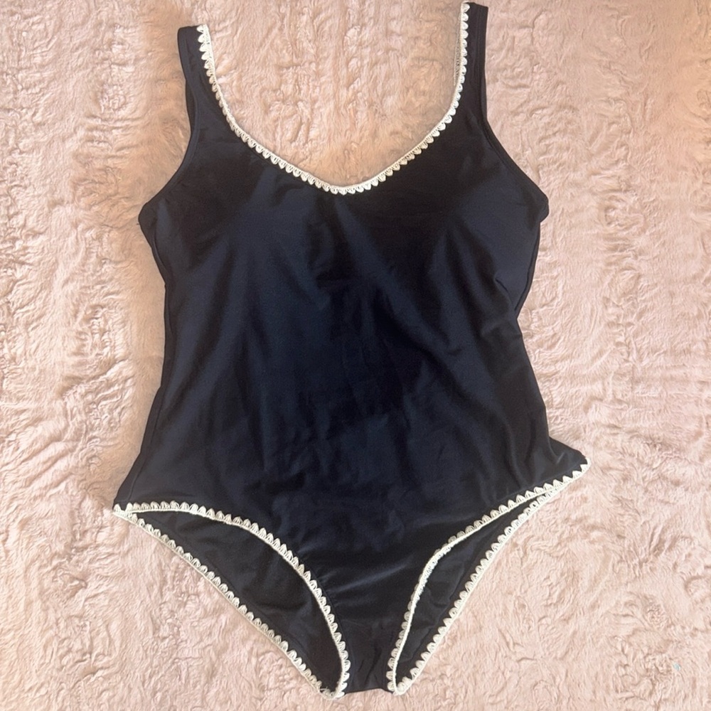 One-piece swimsuit in size XL • mossimo